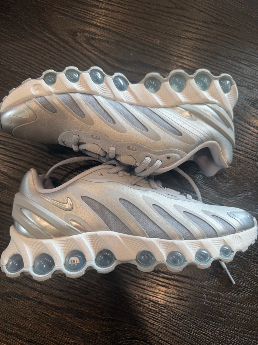 Nike Air Max Dn8 GS Wolf Grey Metallic Silver women’s size 7